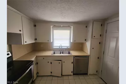 1367 Elmwood Avenue SW, North Canton, OH 44720 - Photo 4