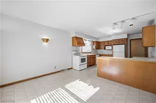 361 Hilltop Blvd, Canfield, OH 44406 - Photo 6