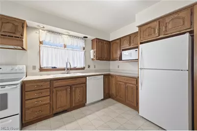 361 Hilltop Boulevard, Canfield, OH 44406 - Photo 4