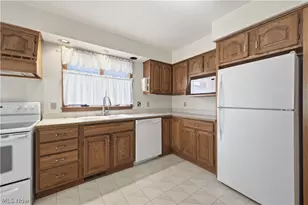 361 Hilltop Blvd, Canfield, OH 44406 - Photo 4