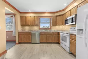 2761 Crompton St NE, Canton, OH 44721 - Photo 12