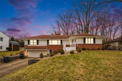 1215 Pleasant Valley Drive NE, Warren, OH 44483 - Photo 1