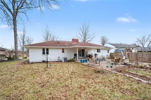 1215 Pleasant Valley Dr NE, Warren, OH 44483 - Photo 18