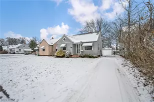 515 E 250th St, Euclid, OH 44132 - Photo 2