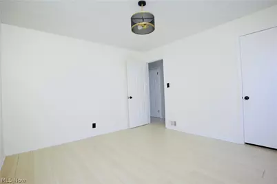 13410 Hathaway Road, Garfield Heights, OH 44125 - Photo 16