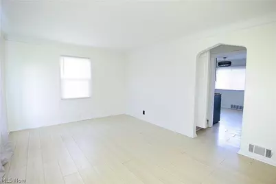 13410 Hathaway Road, Garfield Heights, OH 44125 - Photo 4