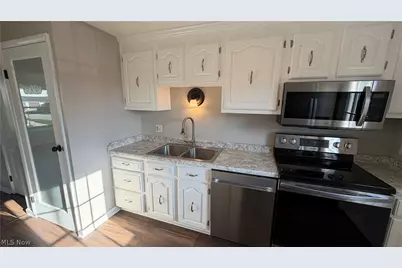 7489 Essex Drive, Mentor, OH 44060 - Photo 2