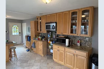 287 Edgewood Drive, Berea, OH 44017 - Photo 2