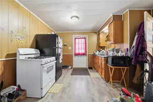 1031 Thayer Ave, Ashtabula, OH 44004 - Photo 6