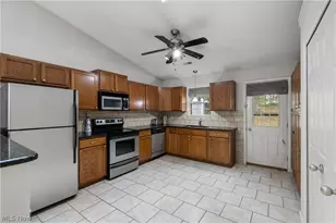 527 S Frank Blvd, Akron, OH 44313 - Photo 14