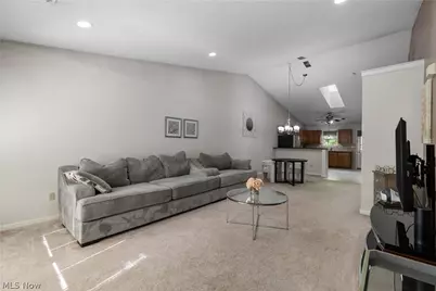 527 S Frank Boulevard, Akron, OH 44313 - Photo 8