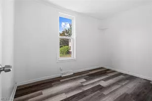 2387 29th St SW, Akron, OH 44314 - Photo 8