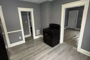 10304 Shale Ave, Loveland, OH 44104 - Photo 2