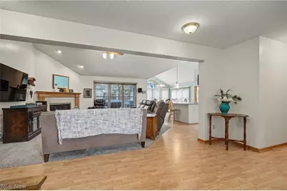 374 Spring Grove Drive, Tallmadge, OH 44278 - Photo 4