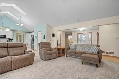 374 Spring Grove Drive, Tallmadge, OH 44278 - Photo 8