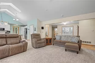 374 Spring Grove Dr, Tallmadge, OH 44278 - Photo 8