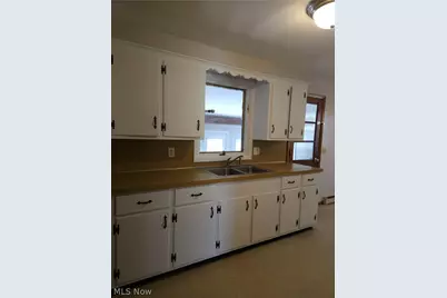 525 S Marion Avenue, Louisville, OH 44641 - Photo 2