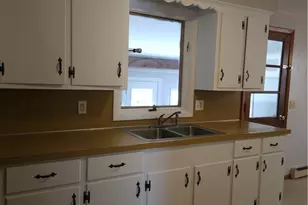 525 S Marion Ave, Louisville, OH 44641 - Photo 2