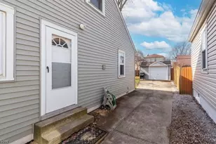 4492 W 170th St, Loveland, OH 44135 - Photo 2