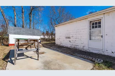 97 E King Street, Zanesville, OH 43701 - Photo 6