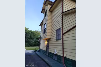 52 E Earle Avenue, Youngstown, OH 44507 - Photo 2