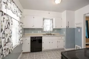 1595 Redwood Ave, Akron, OH 44301 - Photo 8