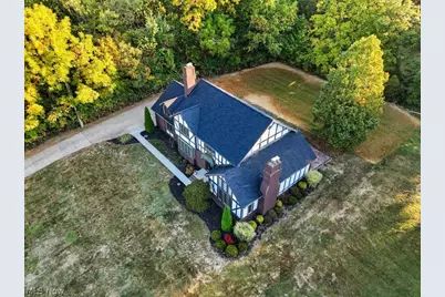 2097 Albertson Parkway, Cuyahoga Falls, OH 44223 - Photo 6