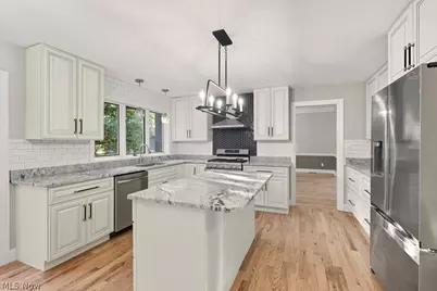 2097 Albertson Parkway, Cuyahoga Falls, OH 44223 - Photo 30