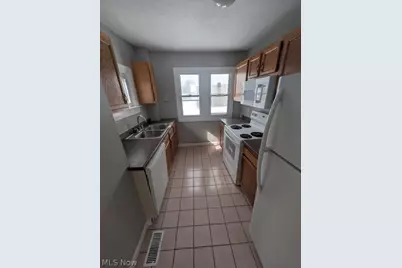 19450 McCracken Road, Maple Heights, OH 44137 - Photo 4