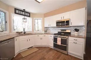 1128 Grovewood Dr, Tallmadge, OH 44278 - Photo 8