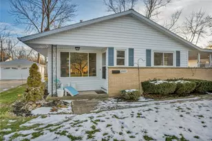 24207 Lebern Dr, North Olmsted, OH 44070 - Photo 4