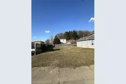 995 Greenwood Avenue, Zanesville, OH 43701 - Photo 2