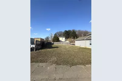 995 Greenwood Avenue, Zanesville, OH 43701 - Photo 1