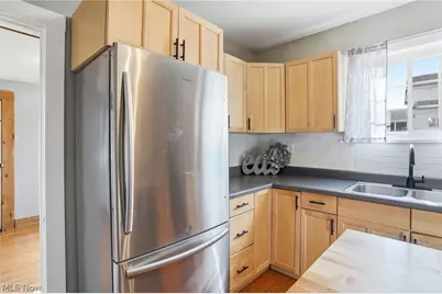 209 Pleasant Street, Bellevue, OH 44811 - Photo 22