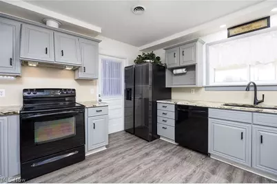 5220 Center Road, Brunswick Hills, OH 44212 - Photo 12