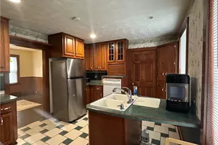 402 E Lincoln Way, Lisbon, OH 44432 - Photo 2