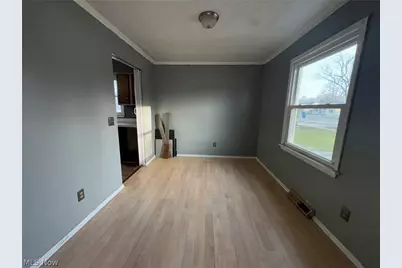 581 E 332nd Street, Eastlake, OH 44095 - Photo 6