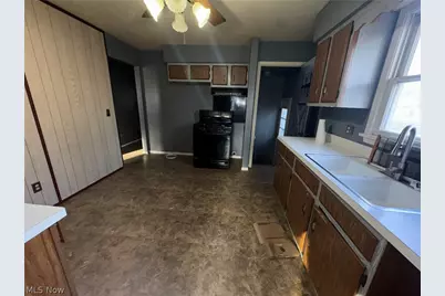 581 E 332nd Street, Eastlake, OH 44095 - Photo 4