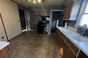 581 E 332nd St, Eastlake, OH 44095 - Photo 4