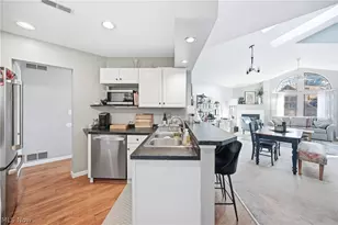 1183 Red Tail Hawk Dr, Boardman, OH 44512 - Photo 10