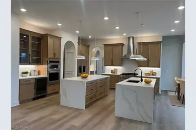 855 Club Drive W, Aurora, OH 44202 - Photo 2