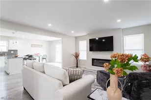 24431 Hartland Rd, Euclid, OH 44123 - Photo 14