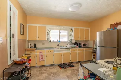 370 Wildwood Avenue, Akron, OH 44320 - Photo 8