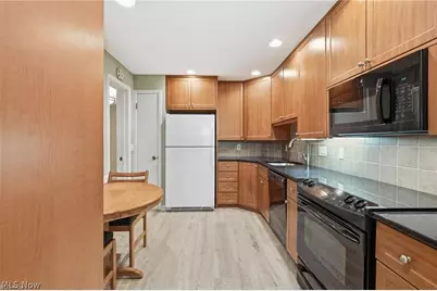 18975 Van Aken Boulevard #201, Beachwood, OH 44122 - Photo 10