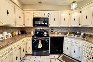 780 Pinetree Cir, East Palestine, OH 44413 - Photo 16