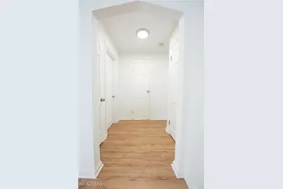 20600 Watson Road, Maple Heights, OH 44137 - Photo 12