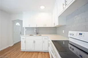 20600 Watson Rd, Maple Heights, OH 44137 - Photo 4