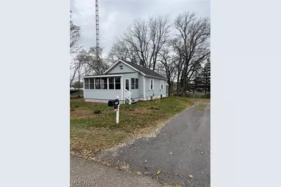 1729 Gambrinus Avenue SW, Canton, OH 44706 - Photo 2