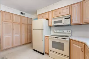 2240 Devonshire Dr NW, Canton, OH 44708 - Photo 10