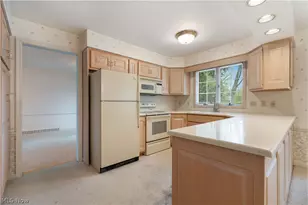 2240 Devonshire Dr NW, Canton, OH 44708 - Photo 8